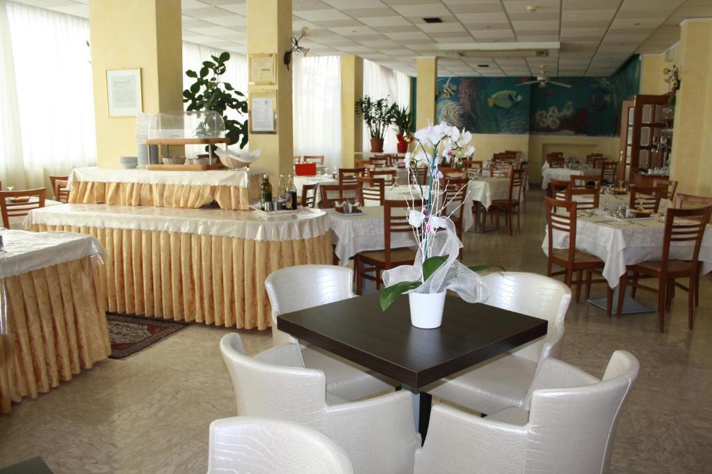 Hotel Bellerofonte Rimini Kültér fotó